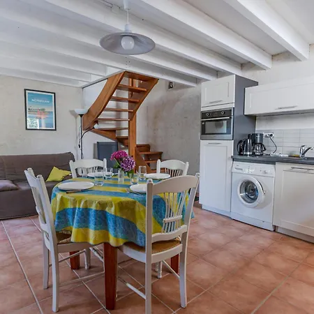 Petit Confortable Dans Village Noyalo